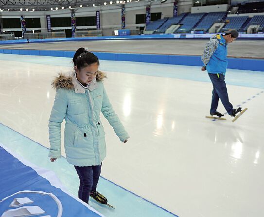 新疆冰上运动中心对外开放