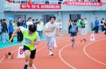 中南大学子全力追风，同欣跑道稳稳托住每一次腾空！